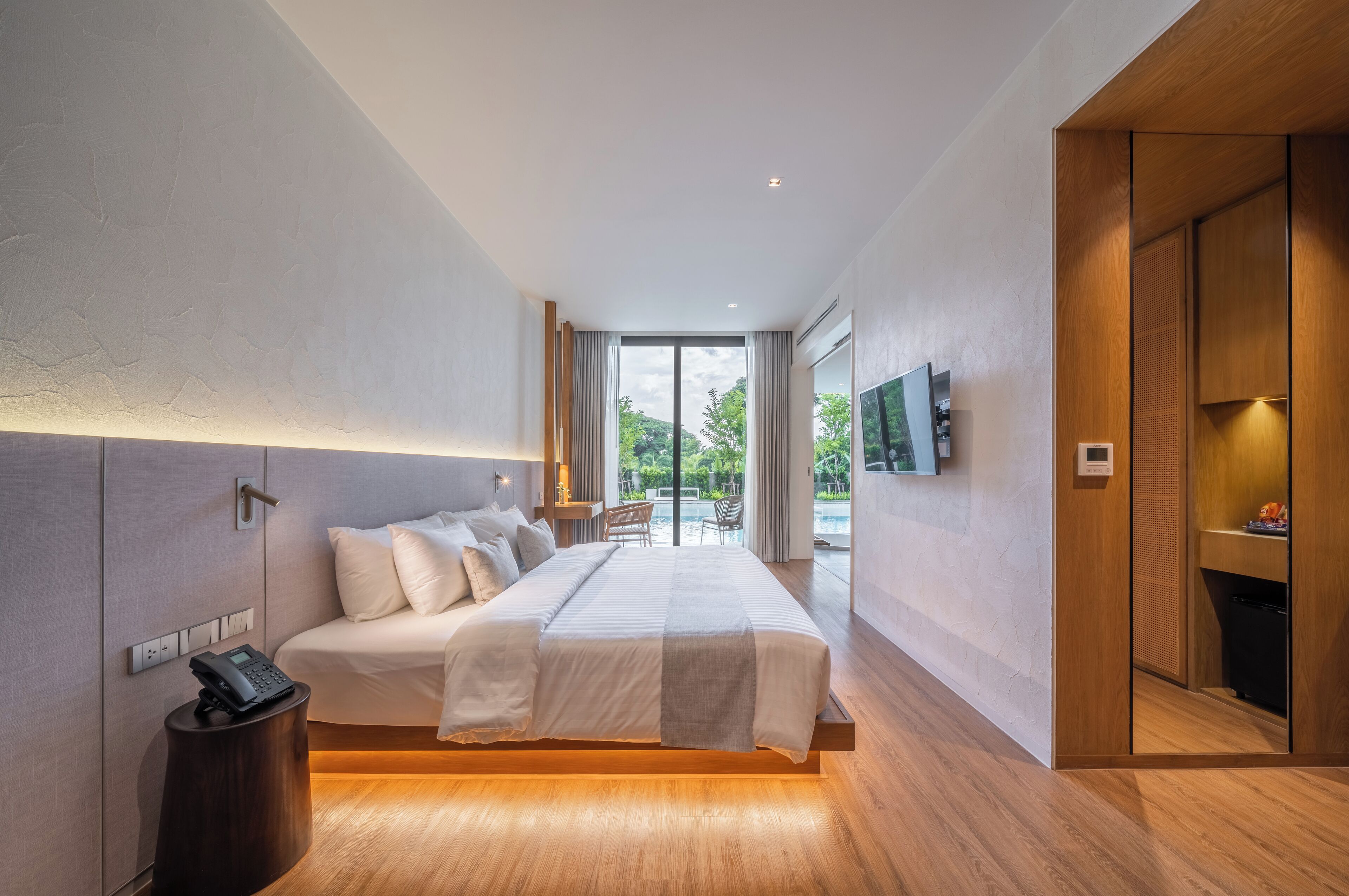 迷你吧、房內夾萬、手提電腦工作空間、遮光窗簾/窗簾