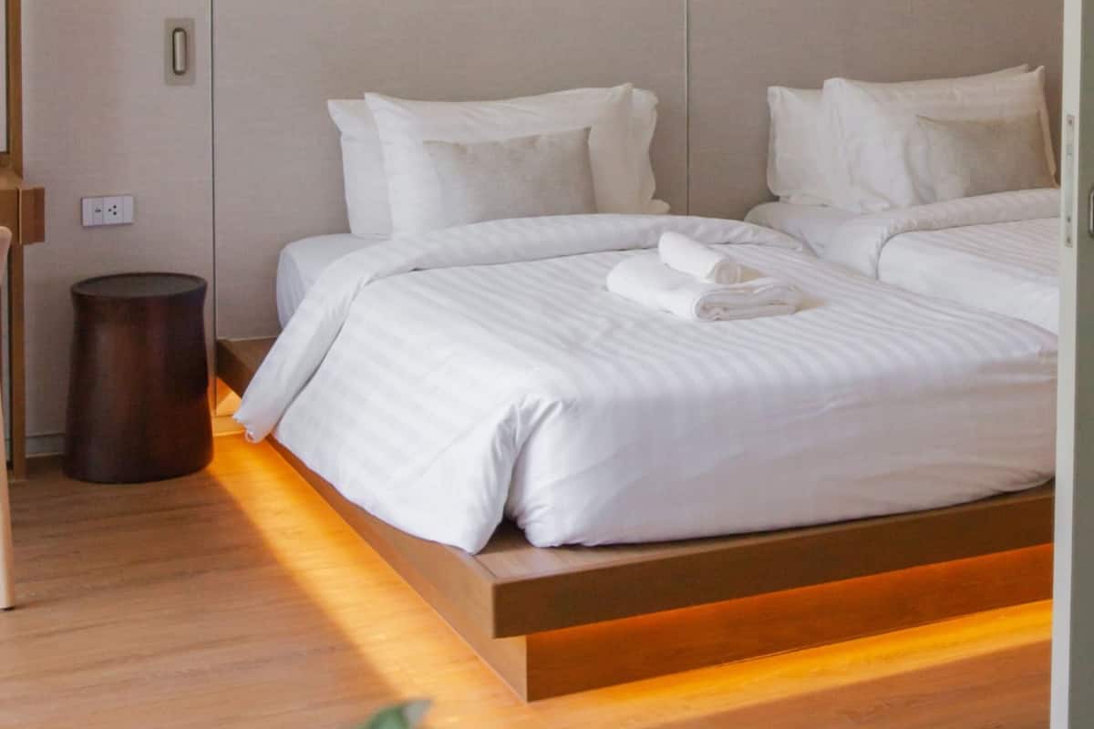 Deluxe Pool Access River View Twin Bed | 1 bedroom, minibar, in-room safe, laptop workspace