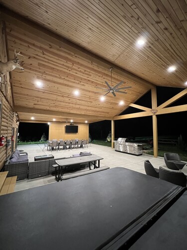 Log Cabin with Hot Tub