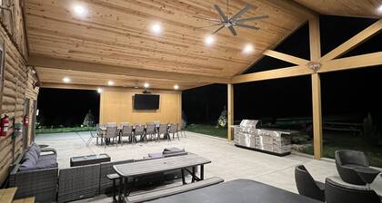 Log Cabin with Hot Tub