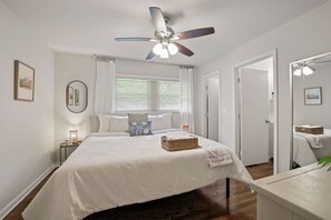 4 bedrooms, desk, iron/ironing board, free WiFi - Cozy Marietta Ranch Retreat with Fenced Backyard, 4 bed, 3 bath (Marietta)