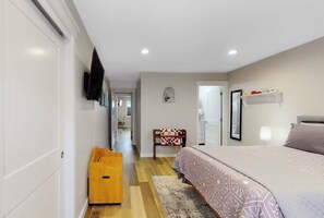 2 Schlafzimmer, Zimmersafe, Schreibtisch, Bügeleisen/Bügelbrett