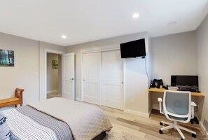 2 bedrooms, in-room safe, desk, iron/ironing board