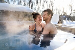 Sauna, hot tub