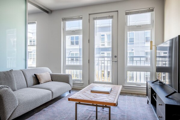 Télévision, chaîne hi-fi