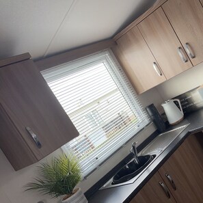 Kylskåp, mikrovågsugn, ugn och spishäll