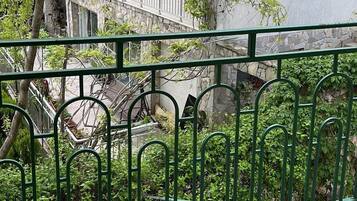 Habitación básica con 1 cama doble o 2 individuales | Terraza o patio