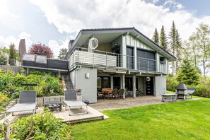 Outdoor dining - Apartment 'Eulennest' with Terrace and Wi-Fi (Schramberg)
