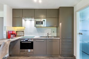 Kylskåp, ugn, spishäll och diskmaskin