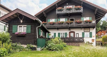 Renovierte Ferienwohnung "Hexi" mit Bergblick, privater Terrasse & WLAN