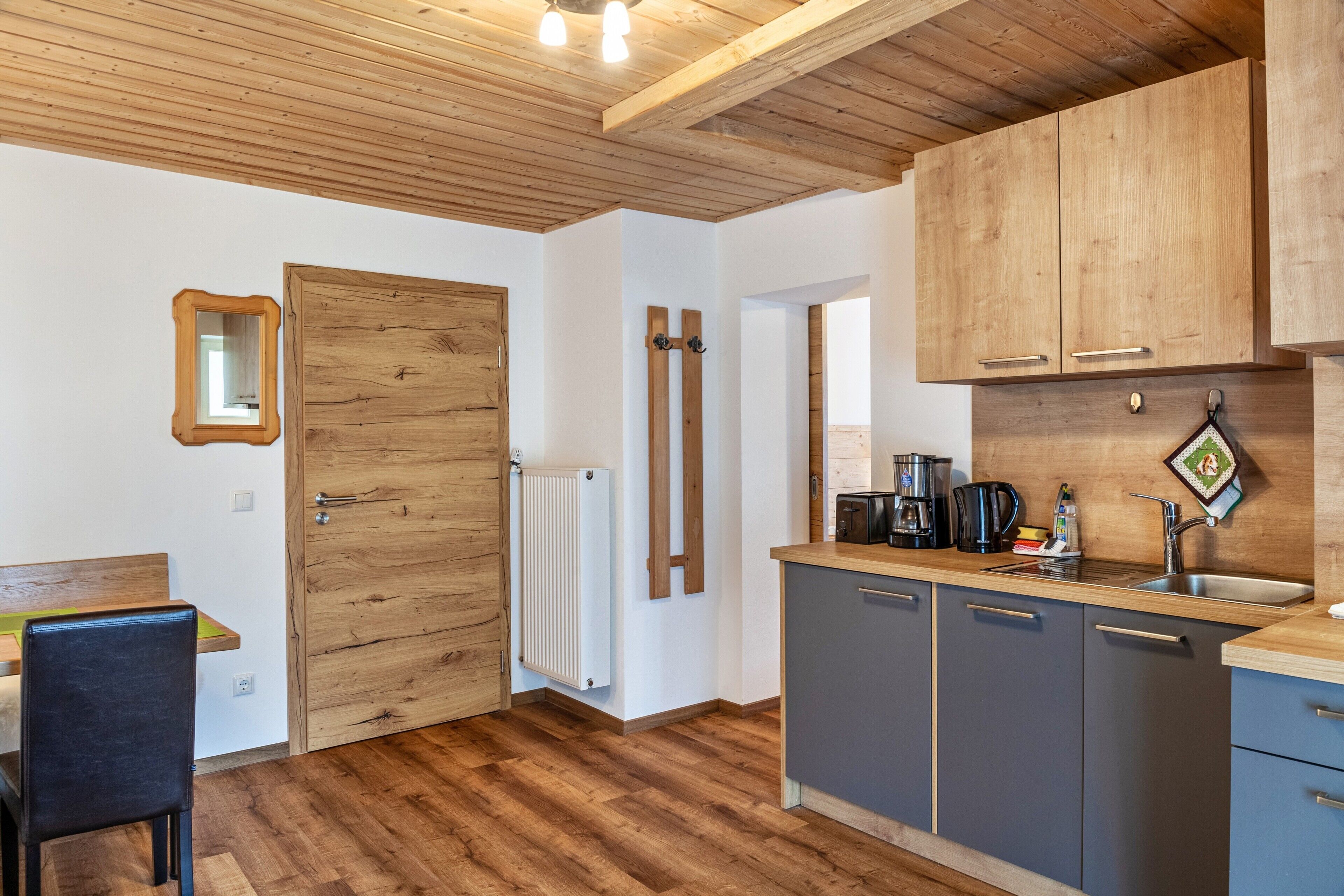 冷蔵庫、オーブン、コンロ、食器洗い機