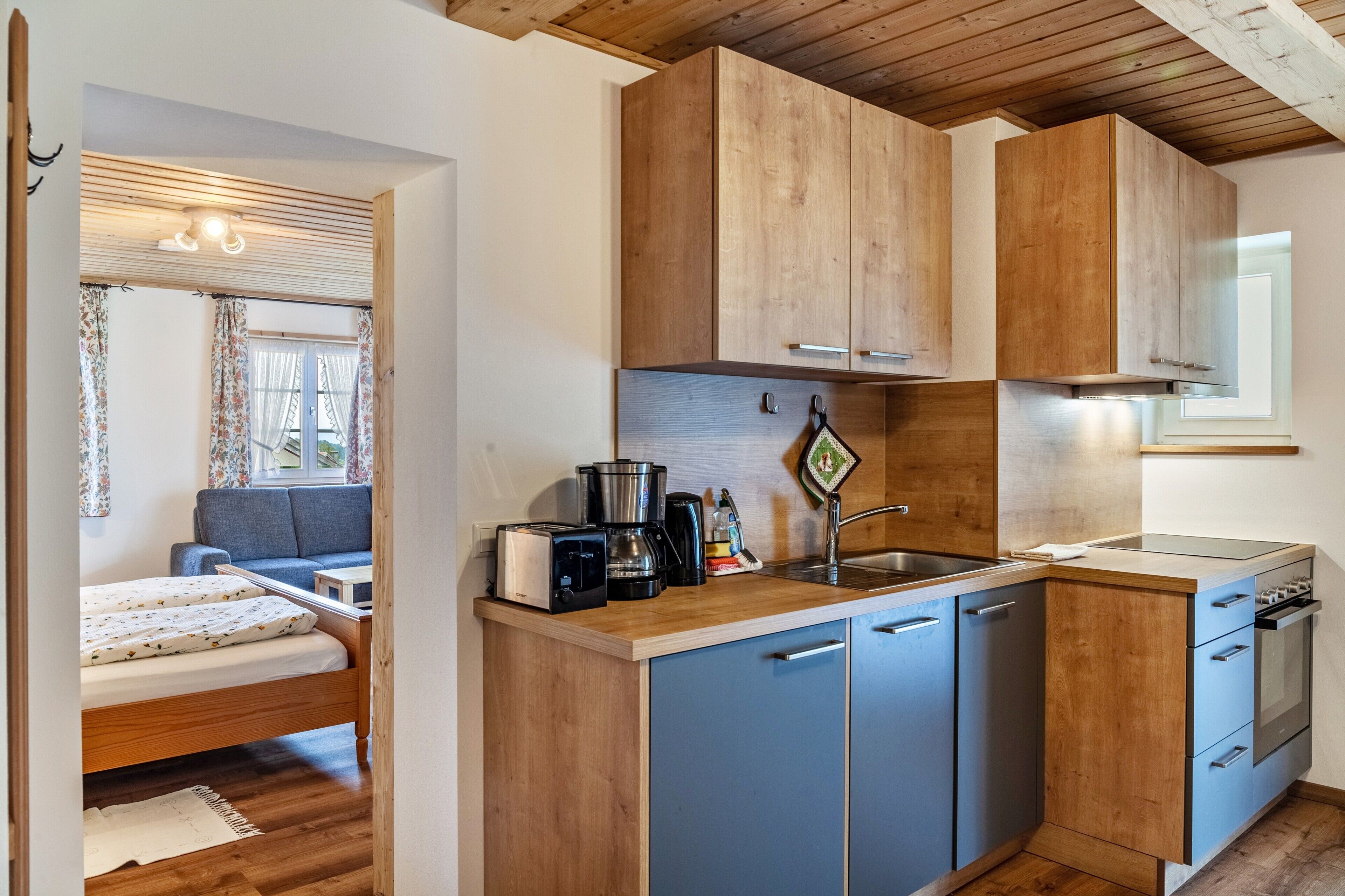 冷蔵庫、オーブン、コンロ、食器洗い機