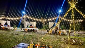Tempat makan outdoor
