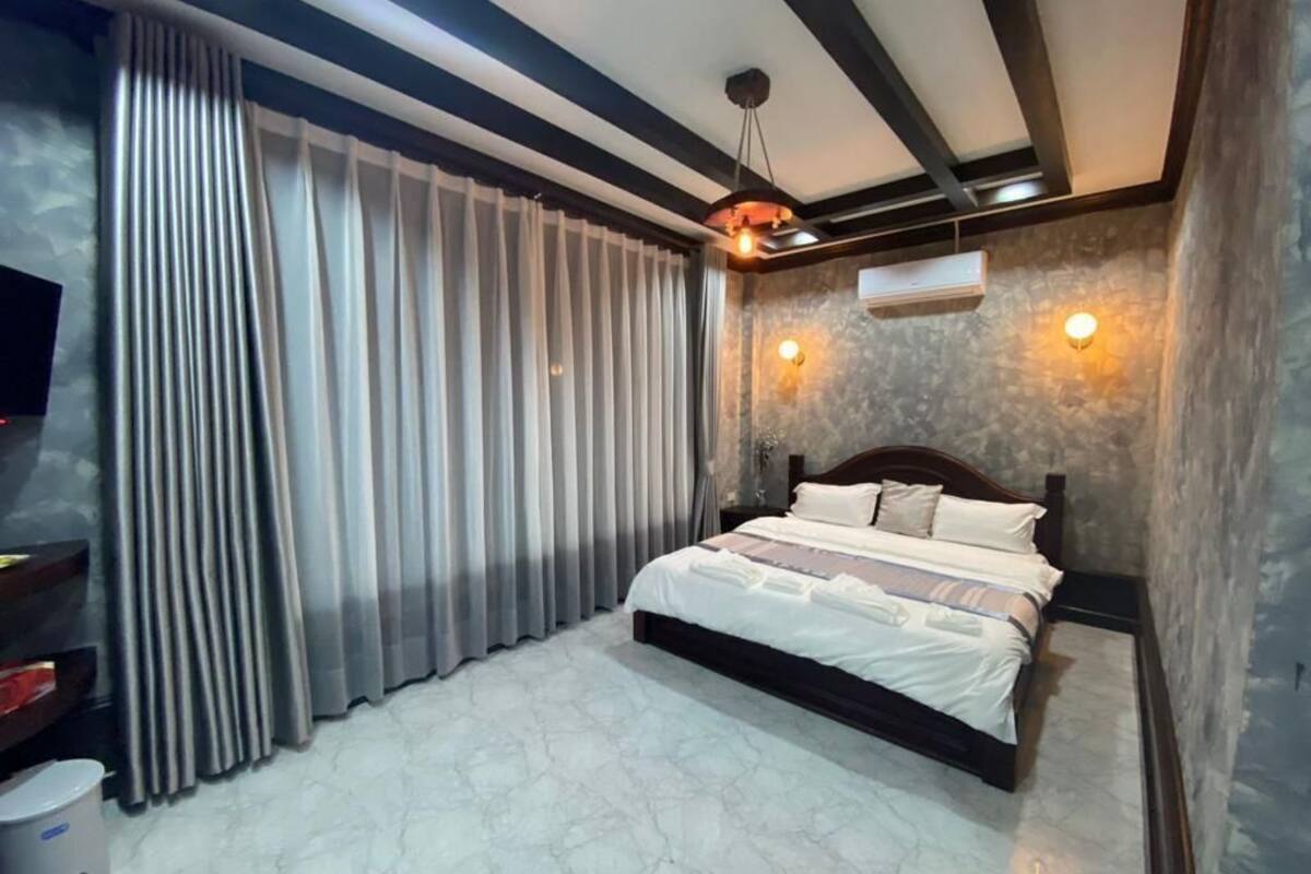 Deluxe Room Mountain View | Skrivbord och sängkläder