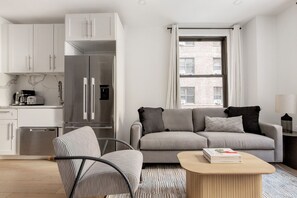 TV, stereo - Charming Midtown East 2BR w/ Gym & W/D, nr Grand Central, by Blueground (Midtown)