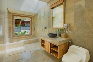 Suite, Multiple Beds, Garden View | Bathroom - The Kanjeng Resort Ubud (Ubud)