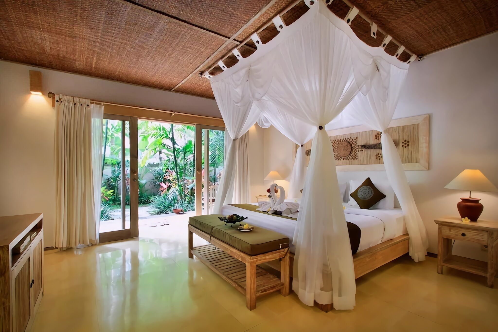 In-room safe, desk, free WiFi, bed sheets