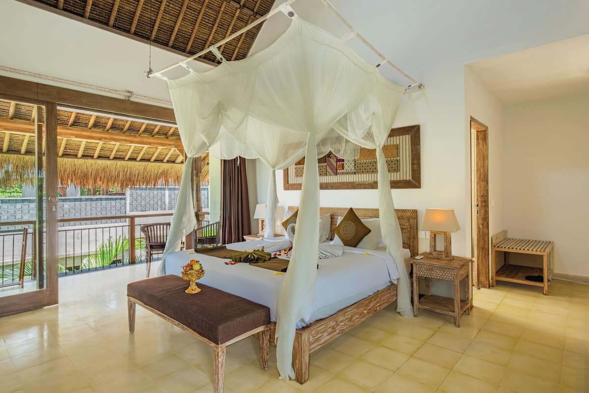 Suite, 1 King Bed, Garden View | 1 bedroom, desk, free WiFi, bed sheets