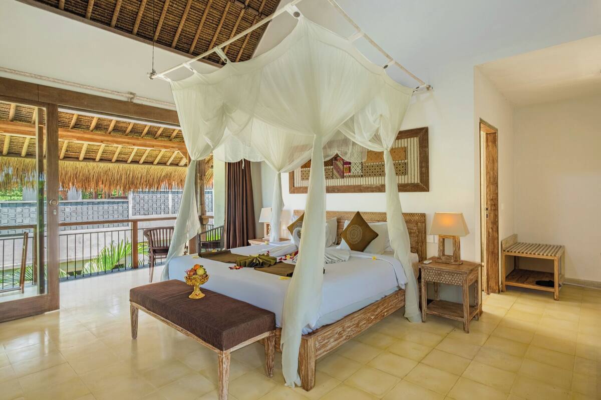 Cofres nos quartos, escrivaninha, Wi-Fi de cortesia, roupa de cama