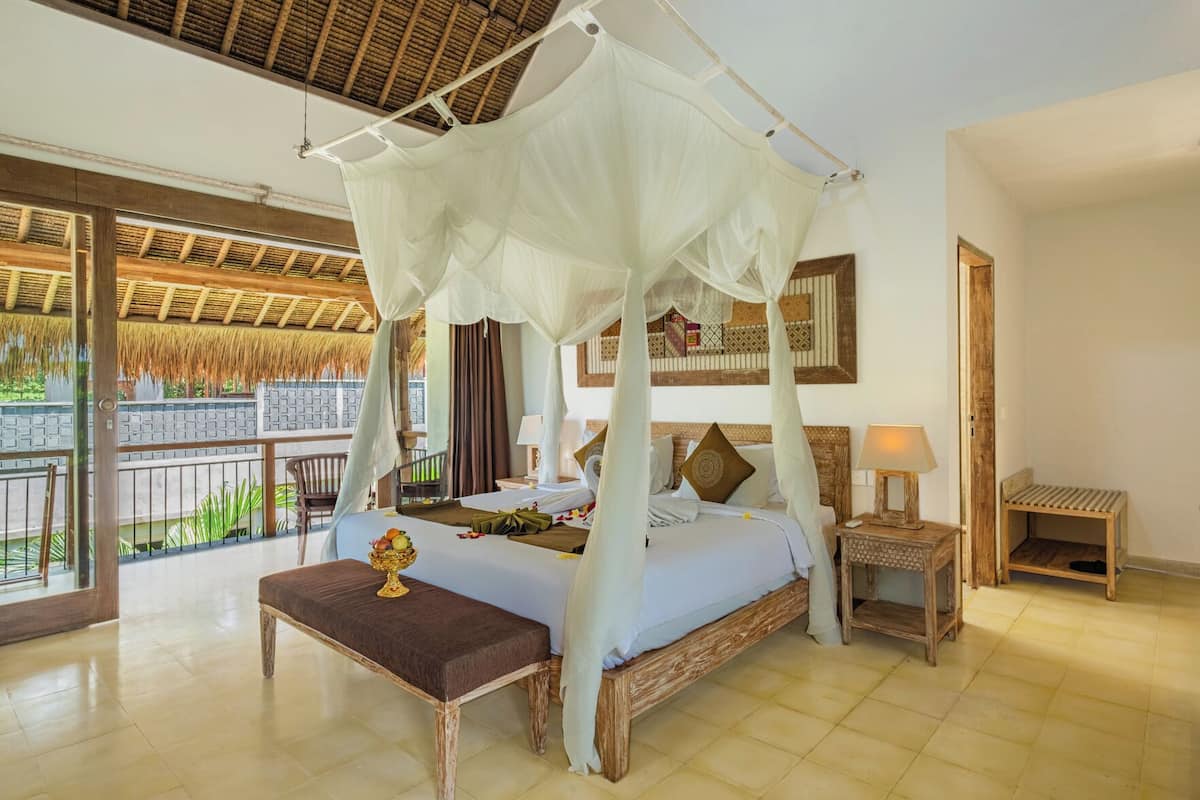 In-room safe, desk, WiFi (free), bed sheets