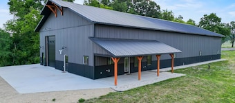 Brand New Country Rustic Barn-R&R At It's Finest! Madison Area