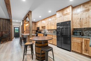 Fridge, microwave, oven, stovetop - Brand New Country Rustic Barn-R&R At It's Finest! Madison Area (Cottage Grove)