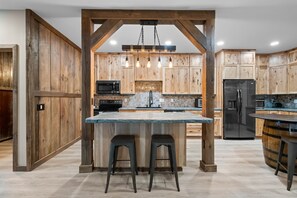 Fridge, microwave, oven, stovetop - Brand New Country Rustic Barn-R&R At It's Finest! Madison Area (Cottage Grove)