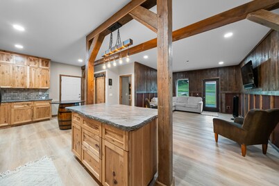 Brand New Country Rustic Barn-R&R At It's Finest! Madison Area