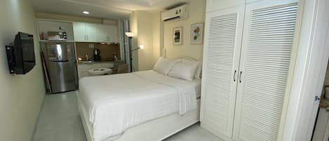 Classic Condo, 1 Queen Bed, Courtyard View | 1 bedroom, iron/ironing board, free WiFi