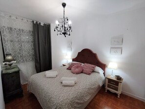 2 bedrooms, iron/ironing board, internet, bed sheets