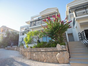 Exterior - Sanders Seaview - Charming 2 Bdr Apt (Chloraka)