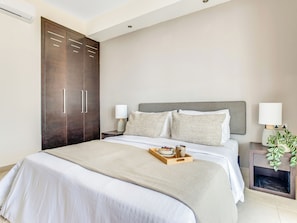 2 bedrooms, iron/ironing board, internet, bed sheets