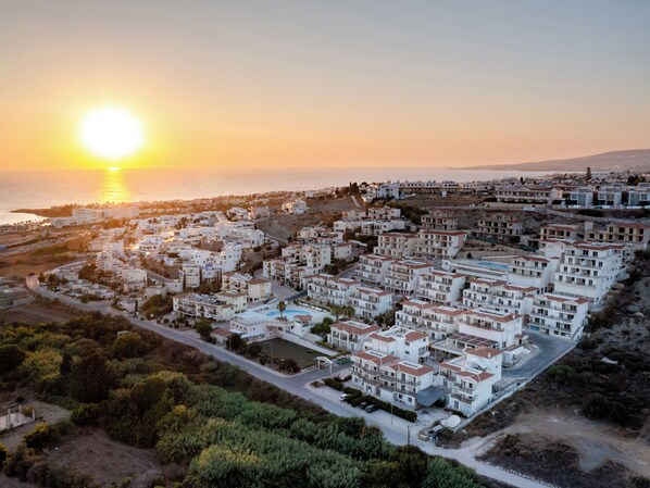 Aerial view - Sanders Seaview - Light 1 Bdr Apt with Seaview (Chloraka)