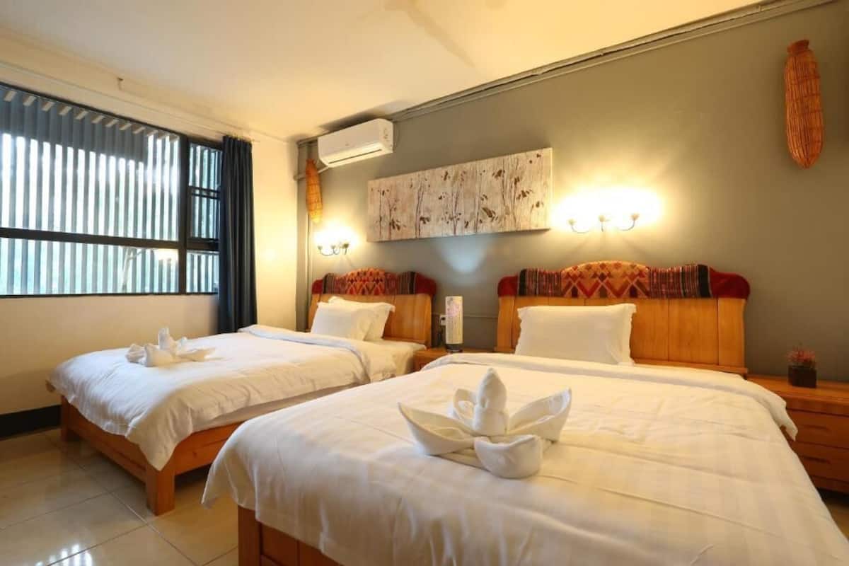 Habitación familiar | Ropa de cama de alta calidad, escritorio y wifi gratis