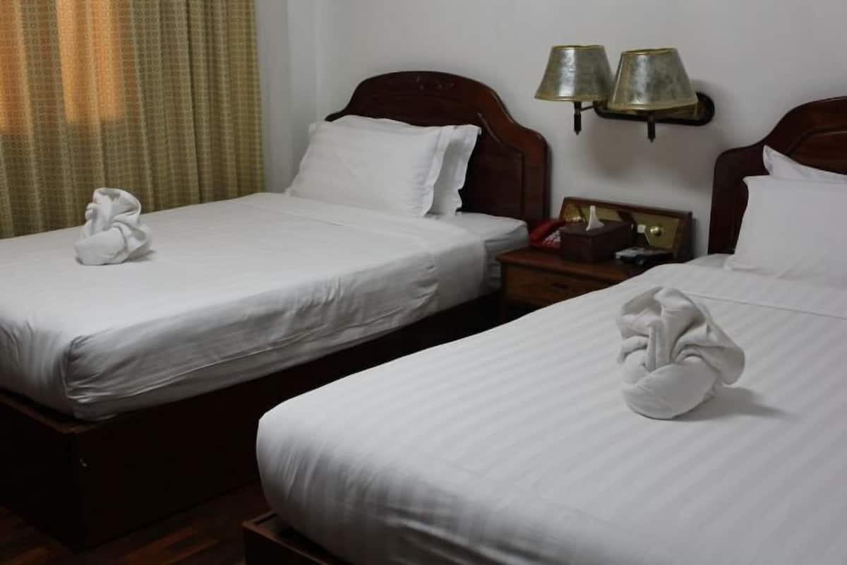 Premium bedding, desk, free WiFi