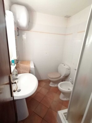 Combinazione doccia/vasca, asciugacapelli
