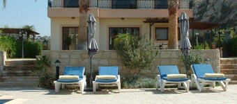 Three bedroom villa with private pool and landscaped garden close to the beach