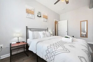 6 bedrooms, desk, iron/ironing board, WiFi