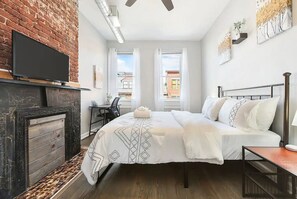 6 bedrooms, desk, iron/ironing board, WiFi