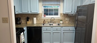Cozy Townhome by Reservoir, Centrally Located, Pet Friendly, Community Pool