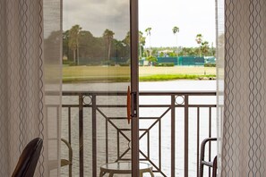 Interior - Golf Community Studio | Workspace | Cozy Wesley Chapel Retreat w/ Kitchenette | Balcony | Smart TV (wesley chapel)