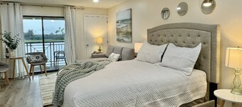 Golf Community Studio | Workspace | Cozy Wesley Chapel Retreat w/ Kitchenette | Balcony | Smart TV