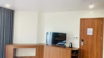 Deluxe Double Room Single Use | Soundproofing, free WiFi