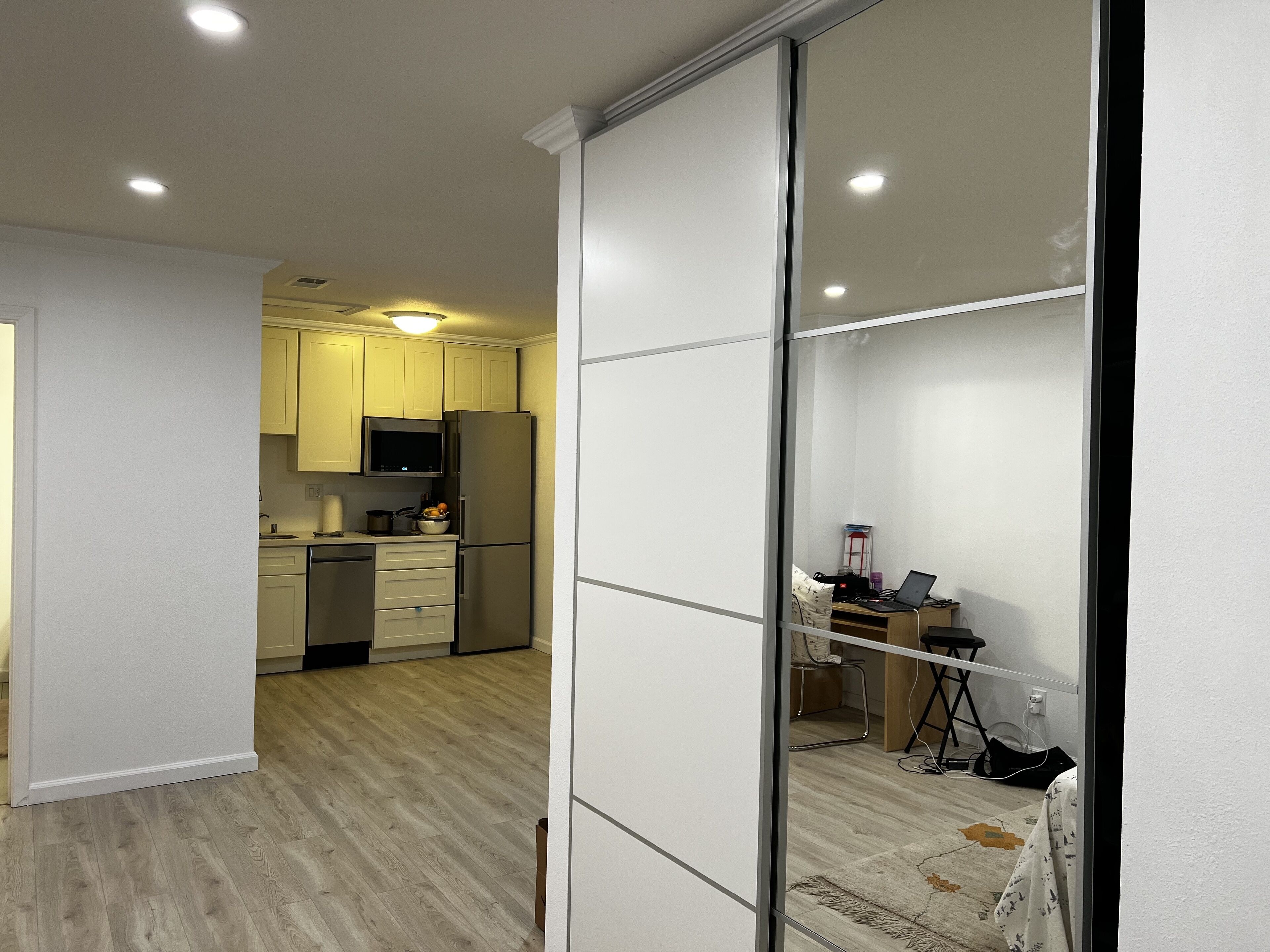 Studio with private entrance and private backyard 