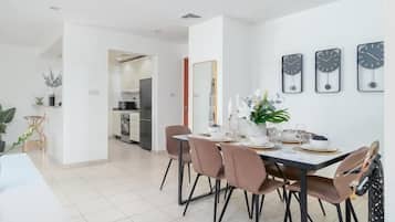 Familieleilighet | Spiseområde på rommet