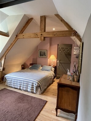 4 bedrooms, free WiFi, bed sheets