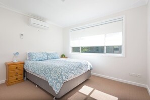 4 bedrooms, desk, iron/ironing board, travel cot