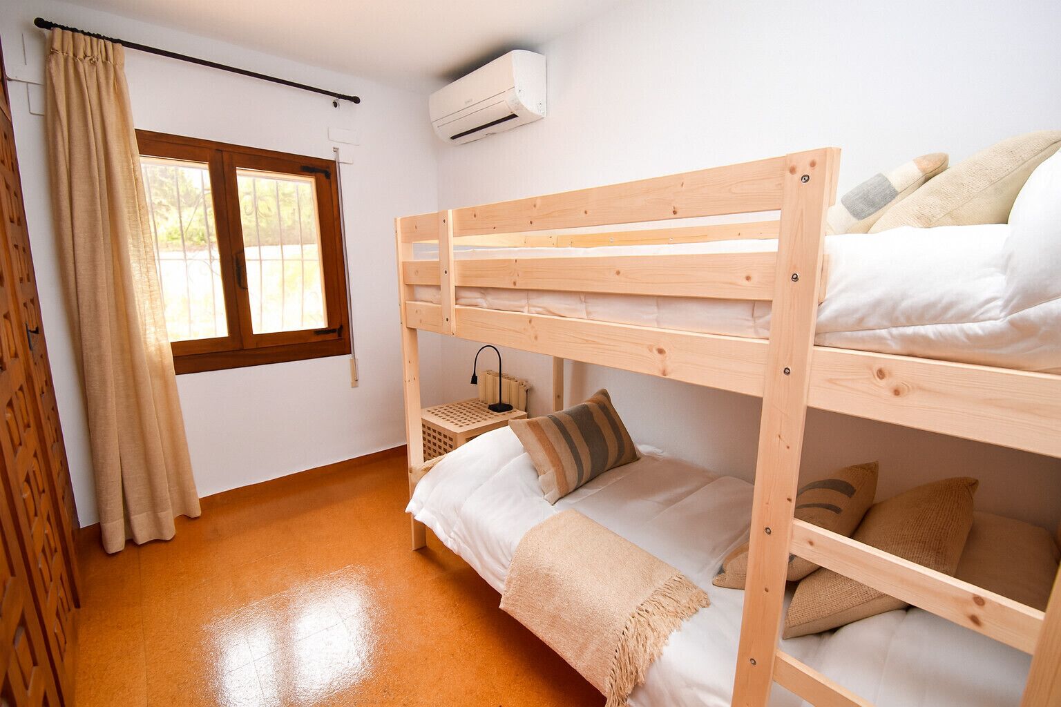 4 chambres, fer et planche à repasser, Wi-Fi gratuit, draps fournis