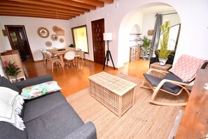 Flat-screen TV, fireplace