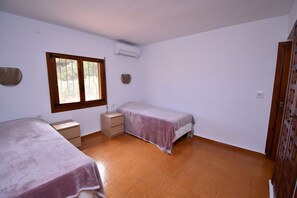 5 habitaciones, tabla de planchar con plancha y wifi gratis